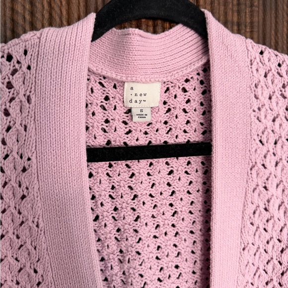 Elegant Lavender Knit cropped Cardigan - Picture 2 of 4